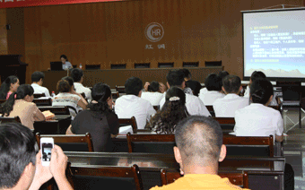 順昌縣法院深入虹潤公司開展“法制進(jìn)企業(yè)” 活動(dòng)