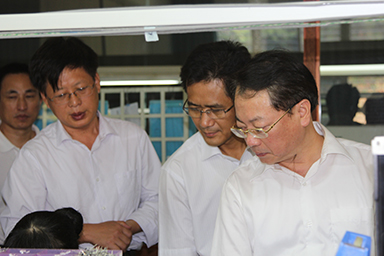 福建省紀(jì)委副書記、監(jiān)察廳廳長(zhǎng)陳善光一行視察虹潤(rùn)公司