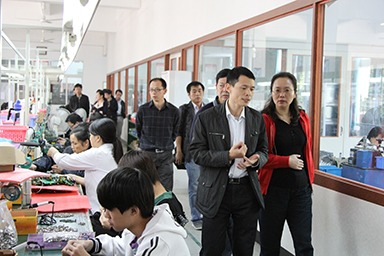 福建省委統(tǒng)戰(zhàn)部副部長(zhǎng)、省工商聯(lián)黨組書記王玲視察虹潤(rùn)公司