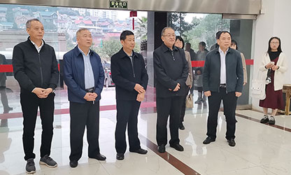 福建省政協(xié)副主席、省工商聯(lián)主席王光遠(yuǎn)一行視察虹潤(rùn)公司